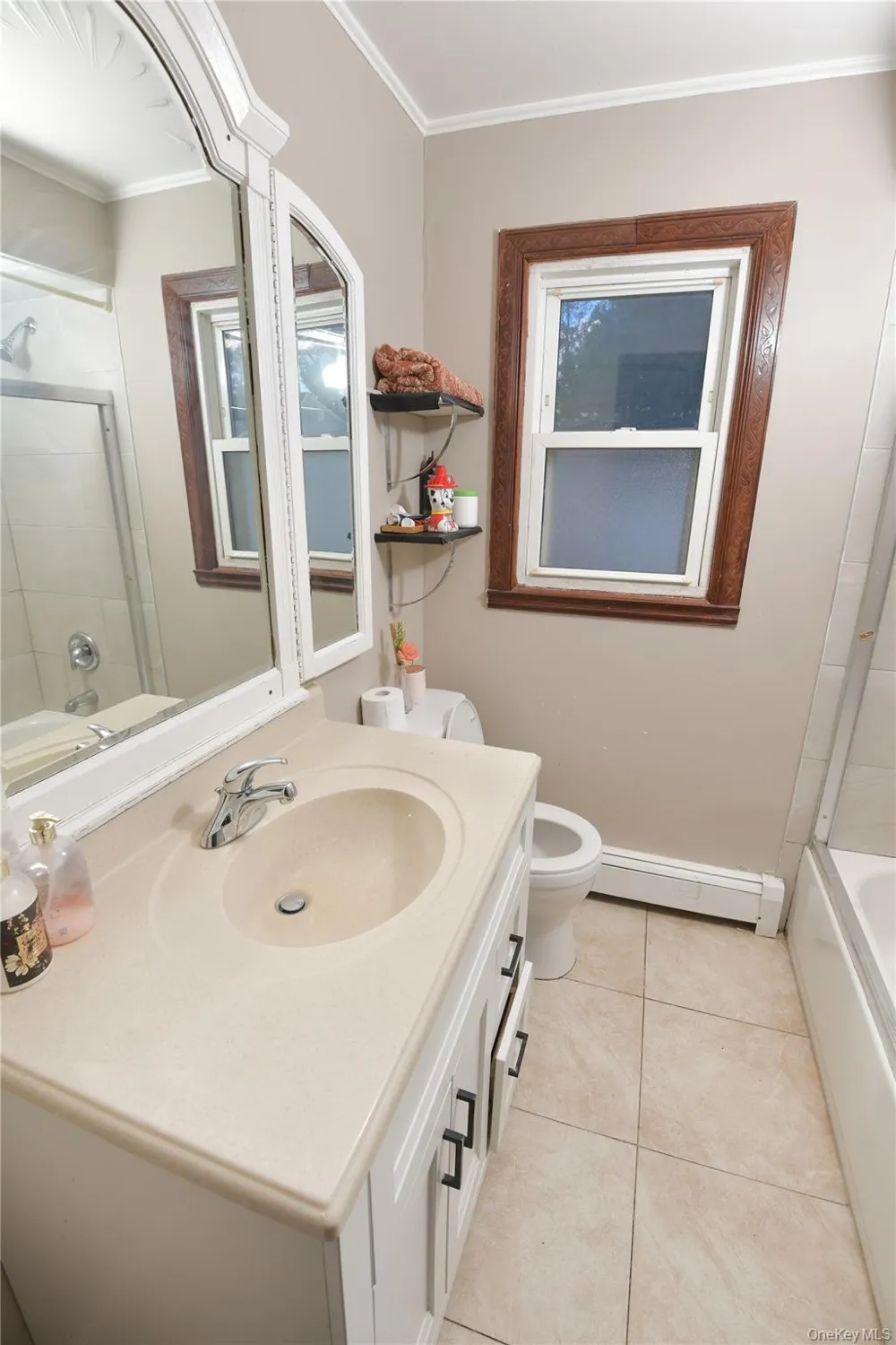 76 E Hollywood Avenue Lindenhurst, NY 11757