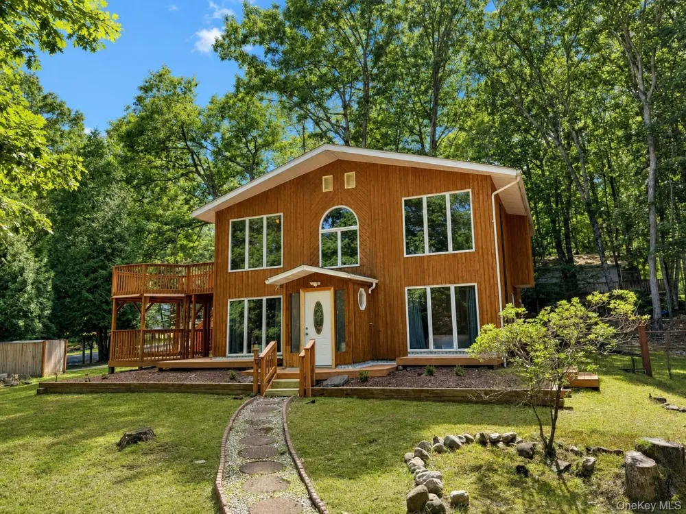 33 Buckingham Circle Rock Hill, NY 12775