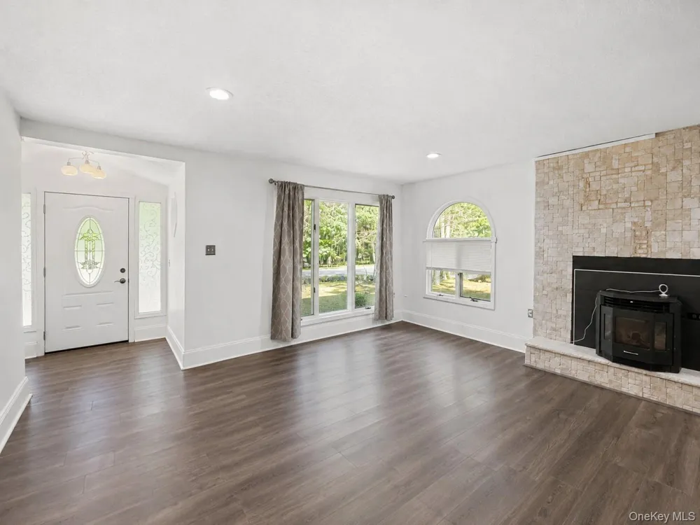 33 Buckingham Circle Rock Hill, NY 12775