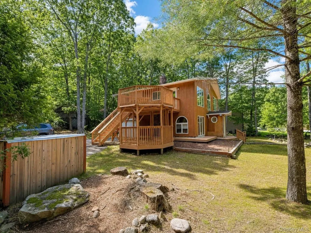 33 Buckingham Circle Rock Hill, NY 12775