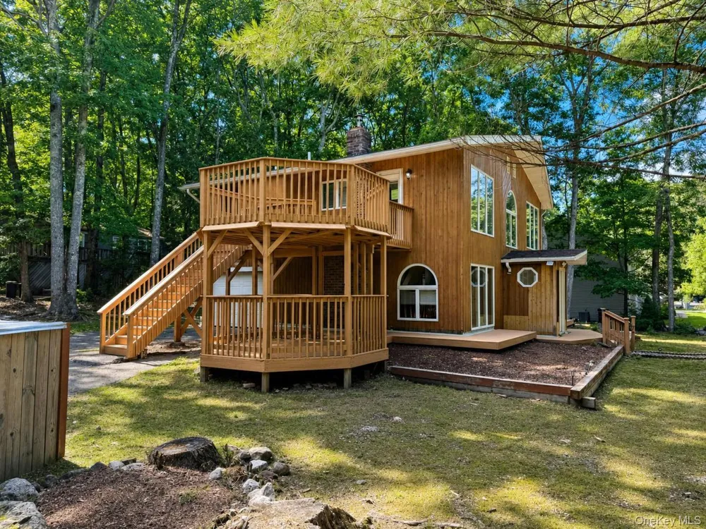 33 Buckingham Circle Rock Hill, NY 12775