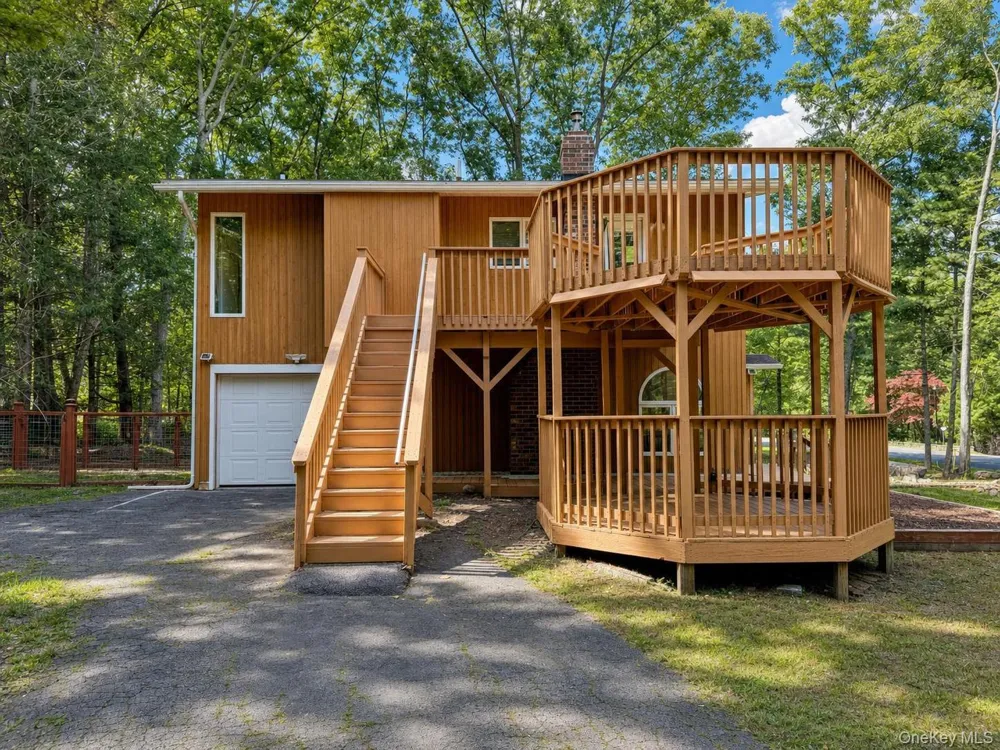 33 Buckingham Circle Rock Hill, NY 12775
