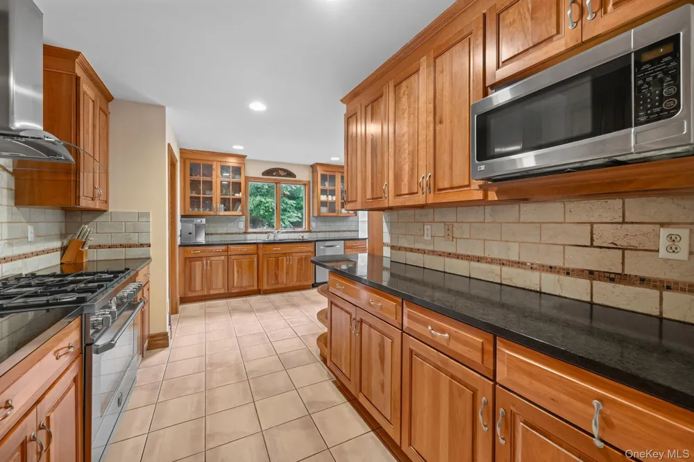 276 Daisy Lane Carmel, NY 10512
