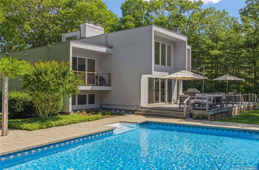 19 Woodland Way Quogue, NY 11959