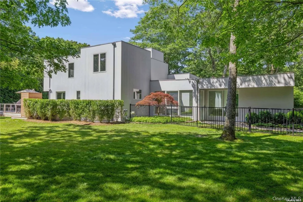 19 Woodland Way Quogue, NY 11959