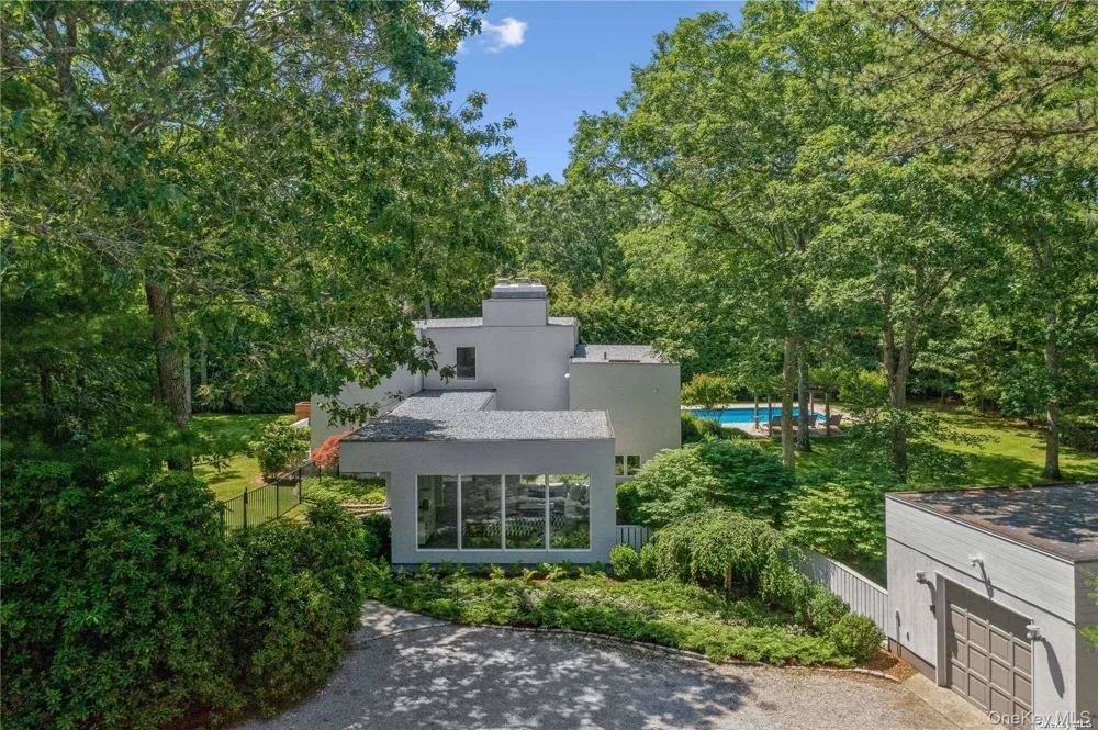 19 Woodland Way Quogue, NY 11959
