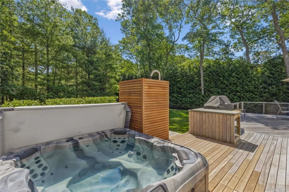 19 Woodland Way Quogue, NY 11959