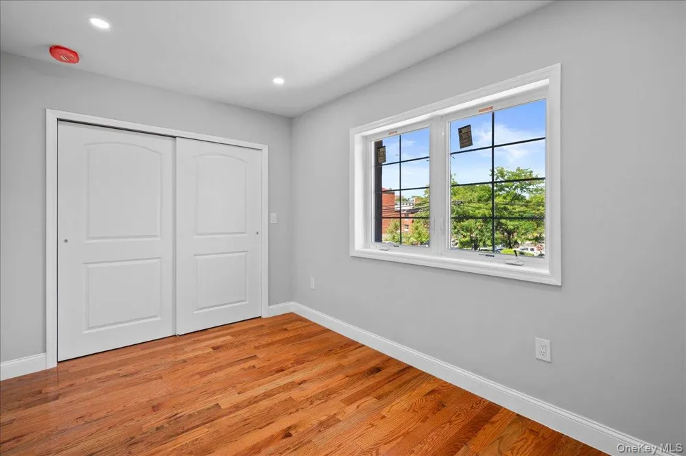 1302 E 223rd Street Bronx, NY 10466
