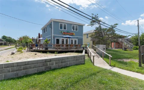 68 E Bayview Walk