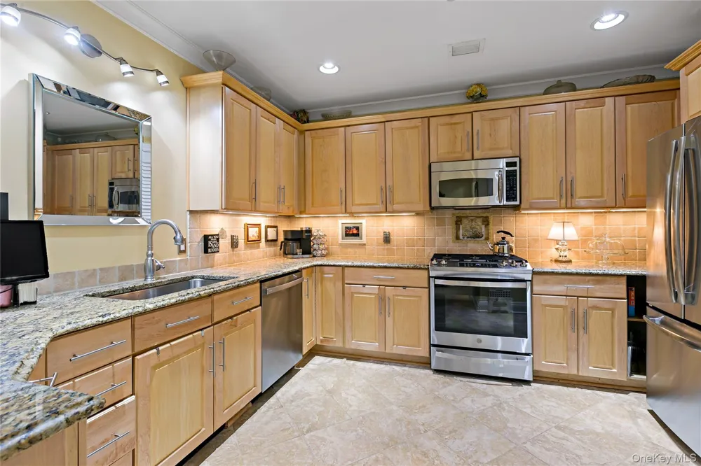 427 Trump Park Shrub Oak, NY 10588
