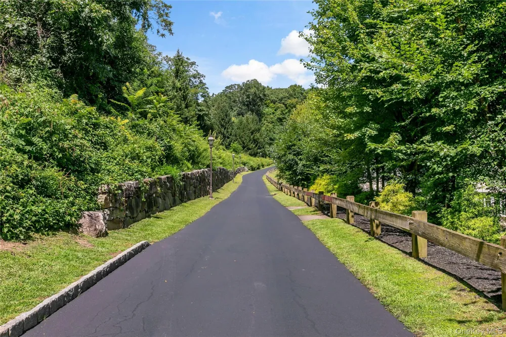 427 Trump Park Shrub Oak, NY 10588