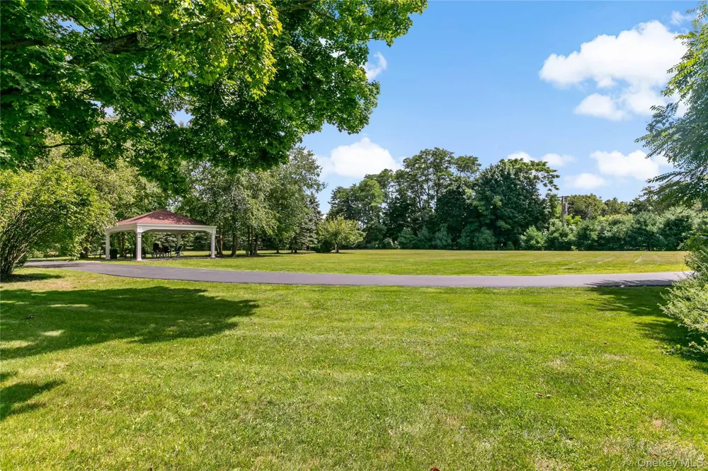 427 Trump Park Shrub Oak, NY 10588