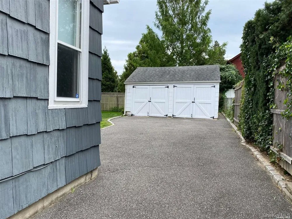 46 Sterling Court Huntington, NY 11743