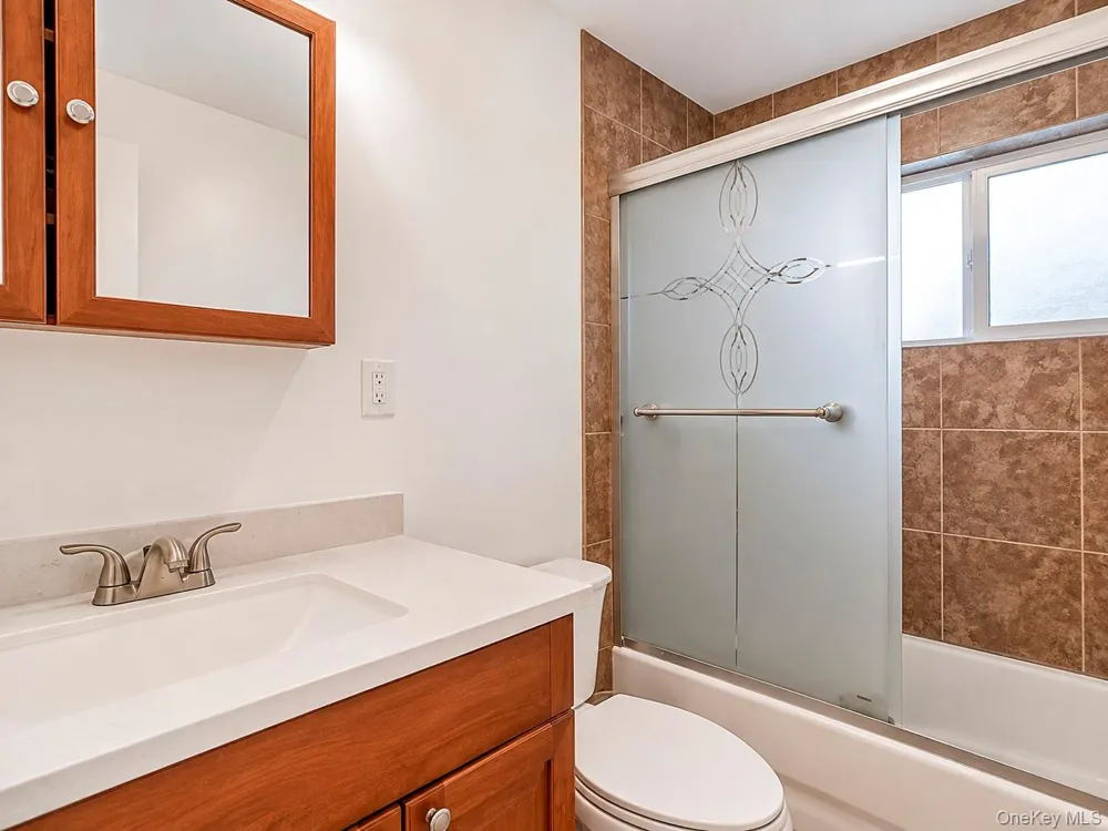 433 S 7th Street Lindenhurst, NY 11757