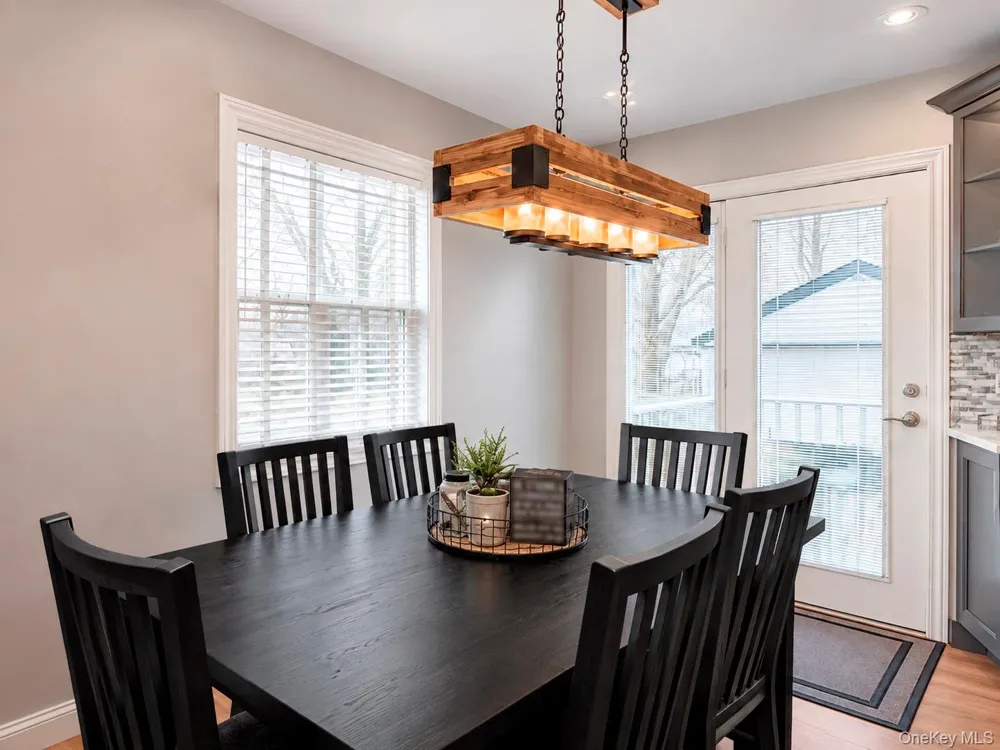 433 S 7th Street Lindenhurst, NY 11757