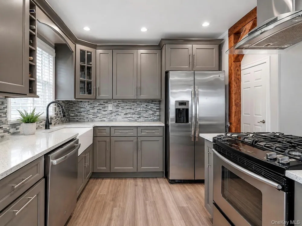 433 S 7th Street Lindenhurst, NY 11757