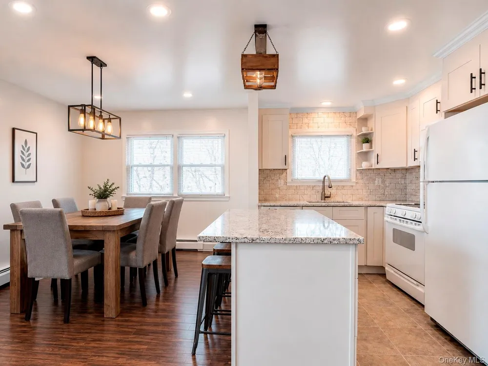 433 S 7th Street Lindenhurst, NY 11757
