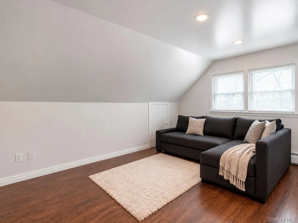 433 S 7th Street Lindenhurst, NY 11757