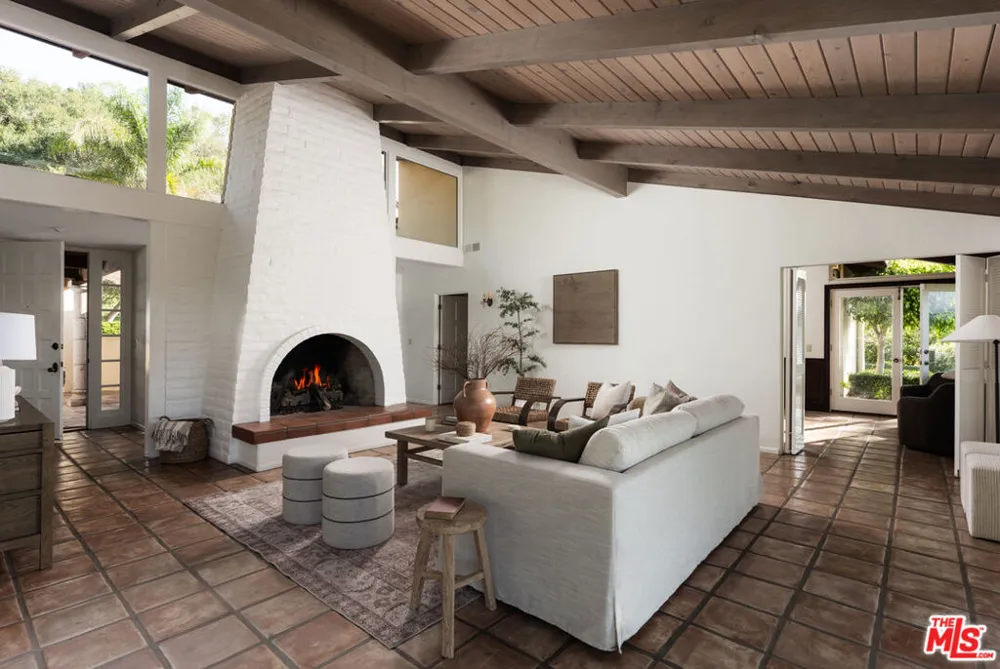 4585 Vieja Drive Santa Barbara, CA 93110