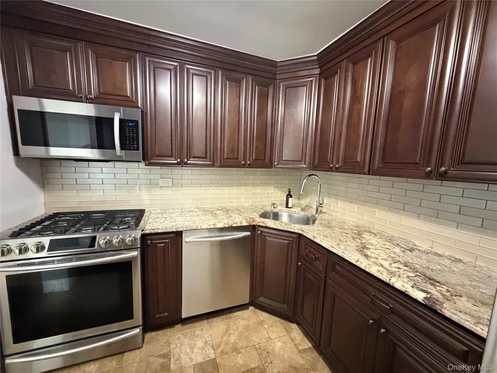 1 Bay Club Drive #19N Bayside, NY 11360