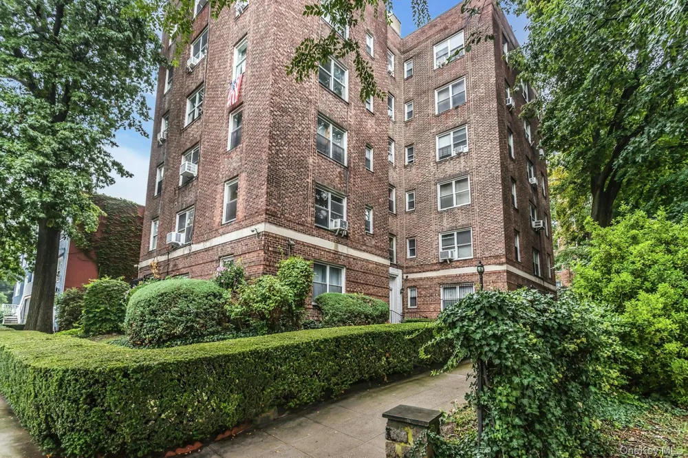 2600 Henry Hudson Parkway E #1D Bronx, NY 10463