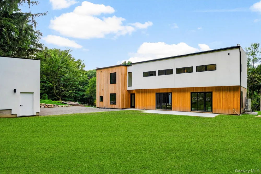 39 Mountain Lane Beacon, NY 12508