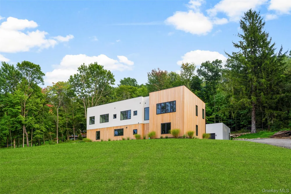 39 Mountain Lane Beacon, NY 12508