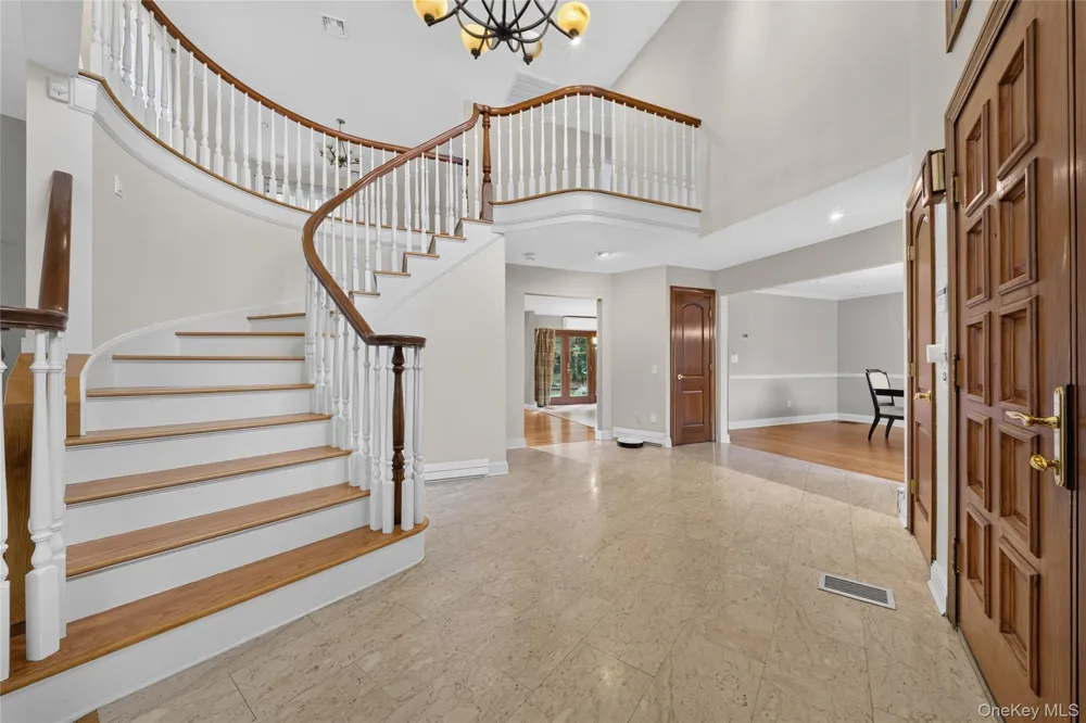 3 Pond Ridge Road Woodbury, NY 11797