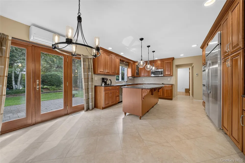 3 Pond Ridge Road Woodbury, NY 11797