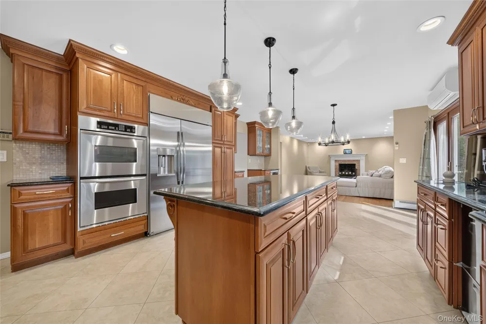 3 Pond Ridge Road Woodbury, NY 11797