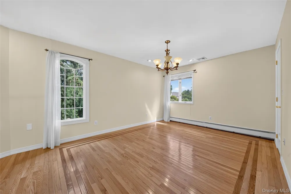3 Pond Ridge Road Woodbury, NY 11797