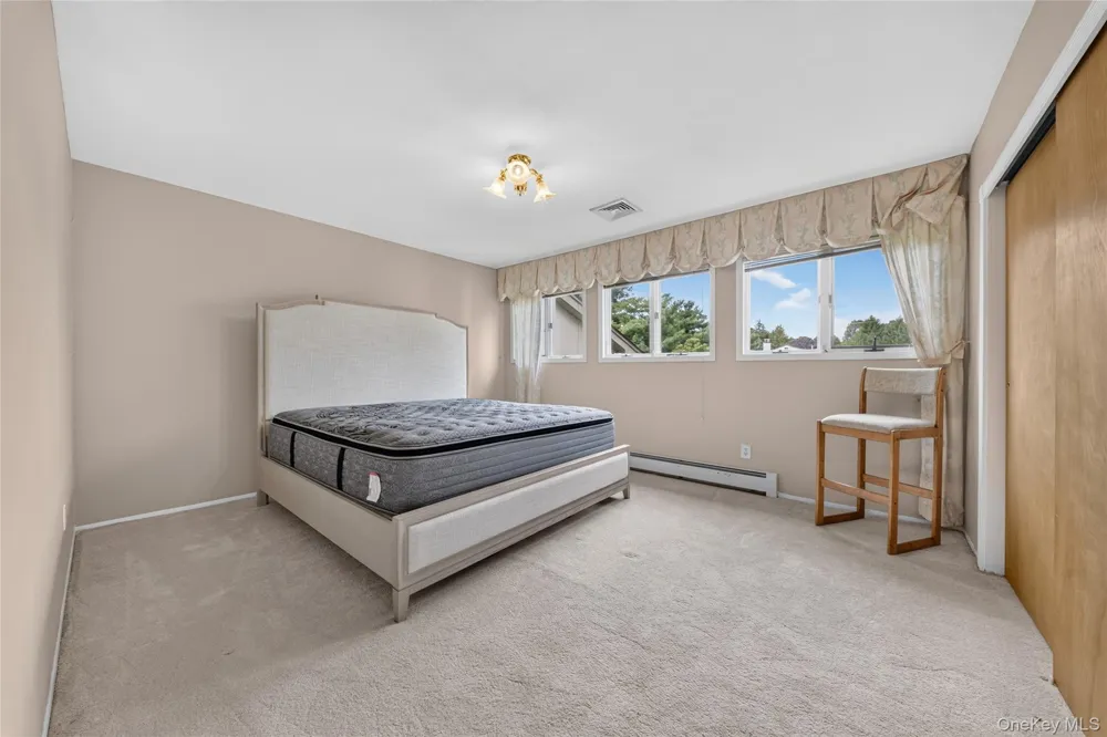 3 Pond Ridge Road Woodbury, NY 11797