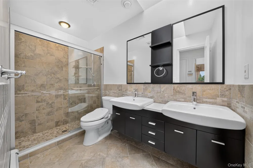 3 Pond Ridge Road Woodbury, NY 11797