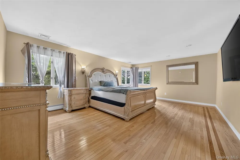 3 Pond Ridge Road Woodbury, NY 11797
