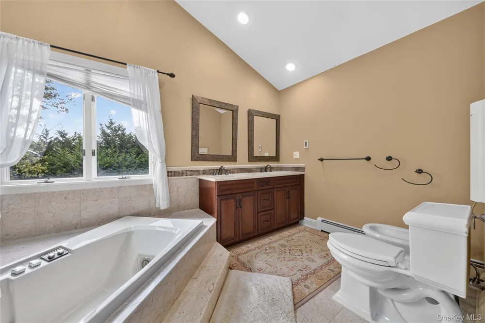 3 Pond Ridge Road Woodbury, NY 11797