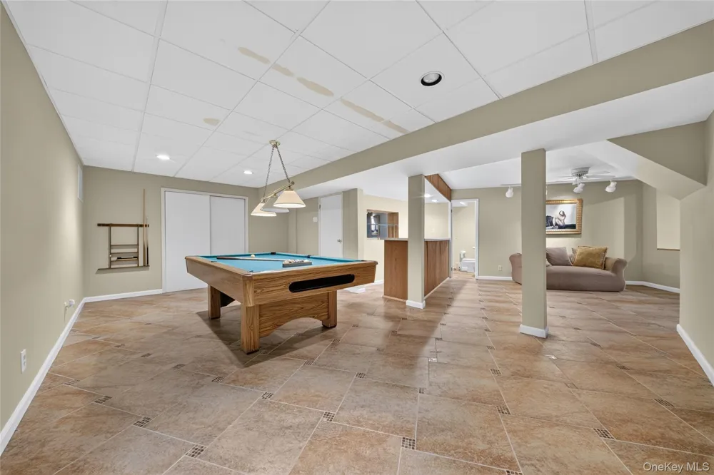 3 Pond Ridge Road Woodbury, NY 11797
