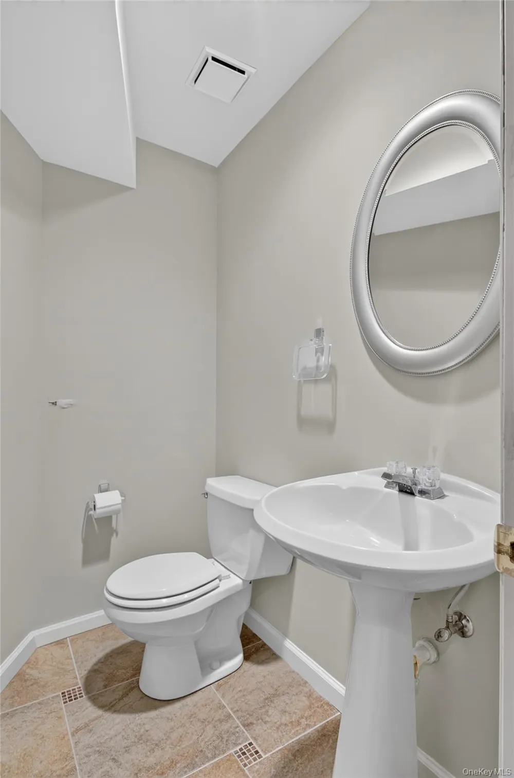 3 Pond Ridge Road Woodbury, NY 11797