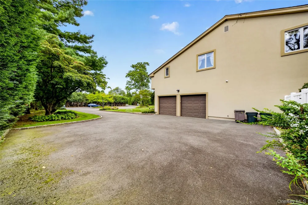 3 Pond Ridge Road Woodbury, NY 11797