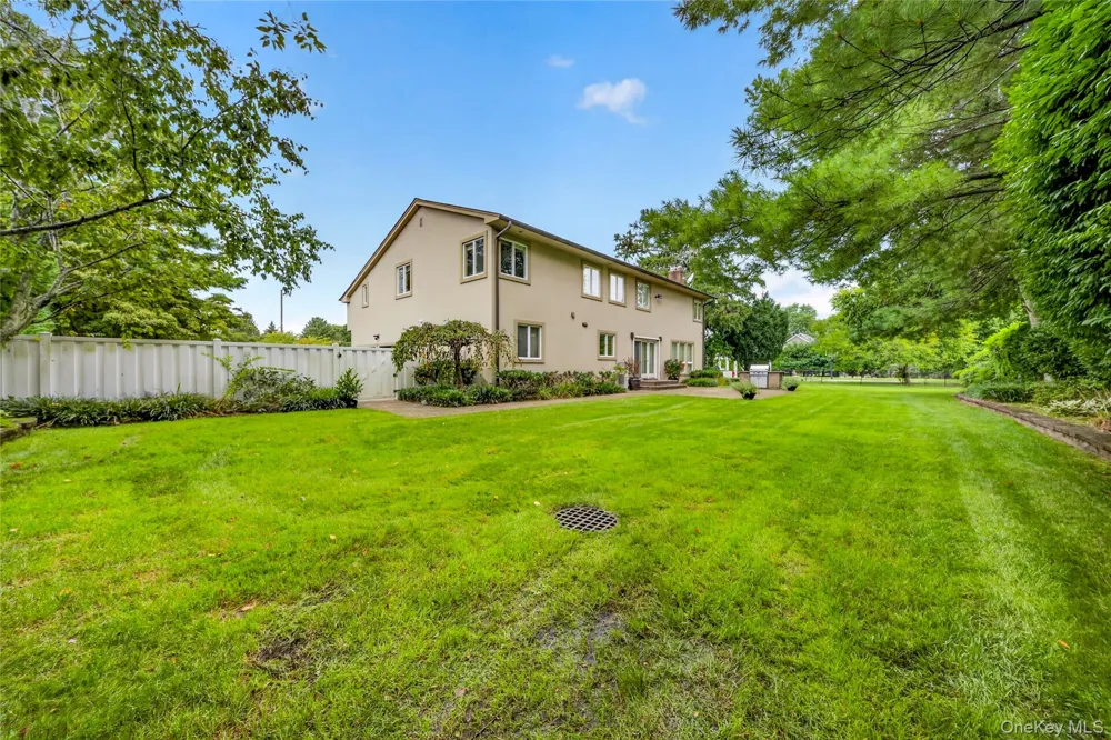3 Pond Ridge Road Woodbury, NY 11797