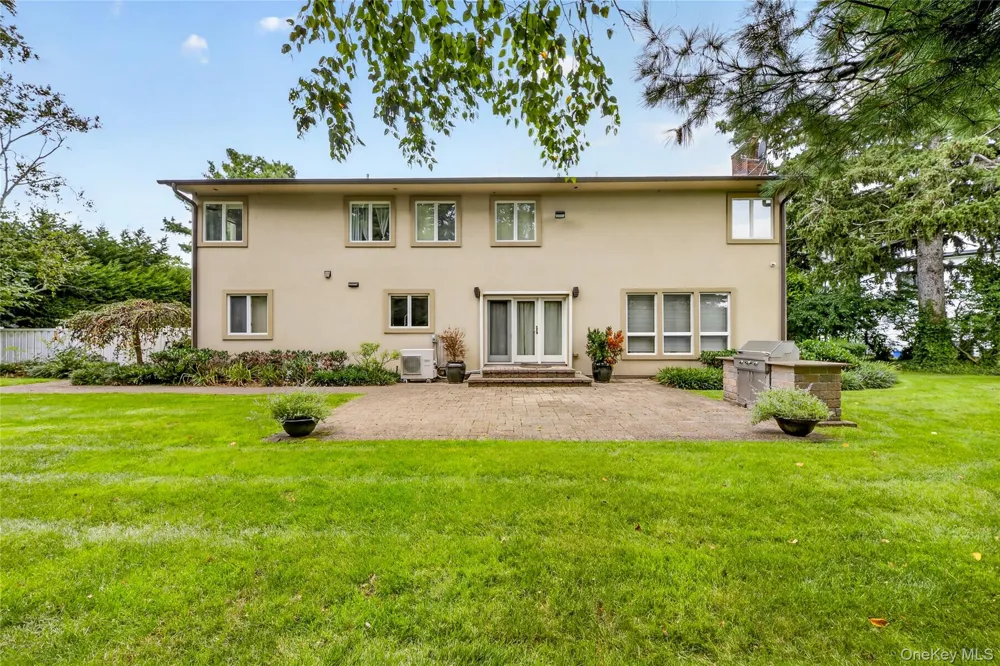 3 Pond Ridge Road Woodbury, NY 11797