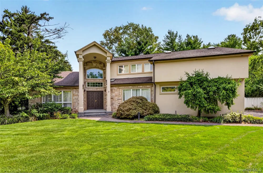 3 Pond Ridge Road Woodbury, NY 11797