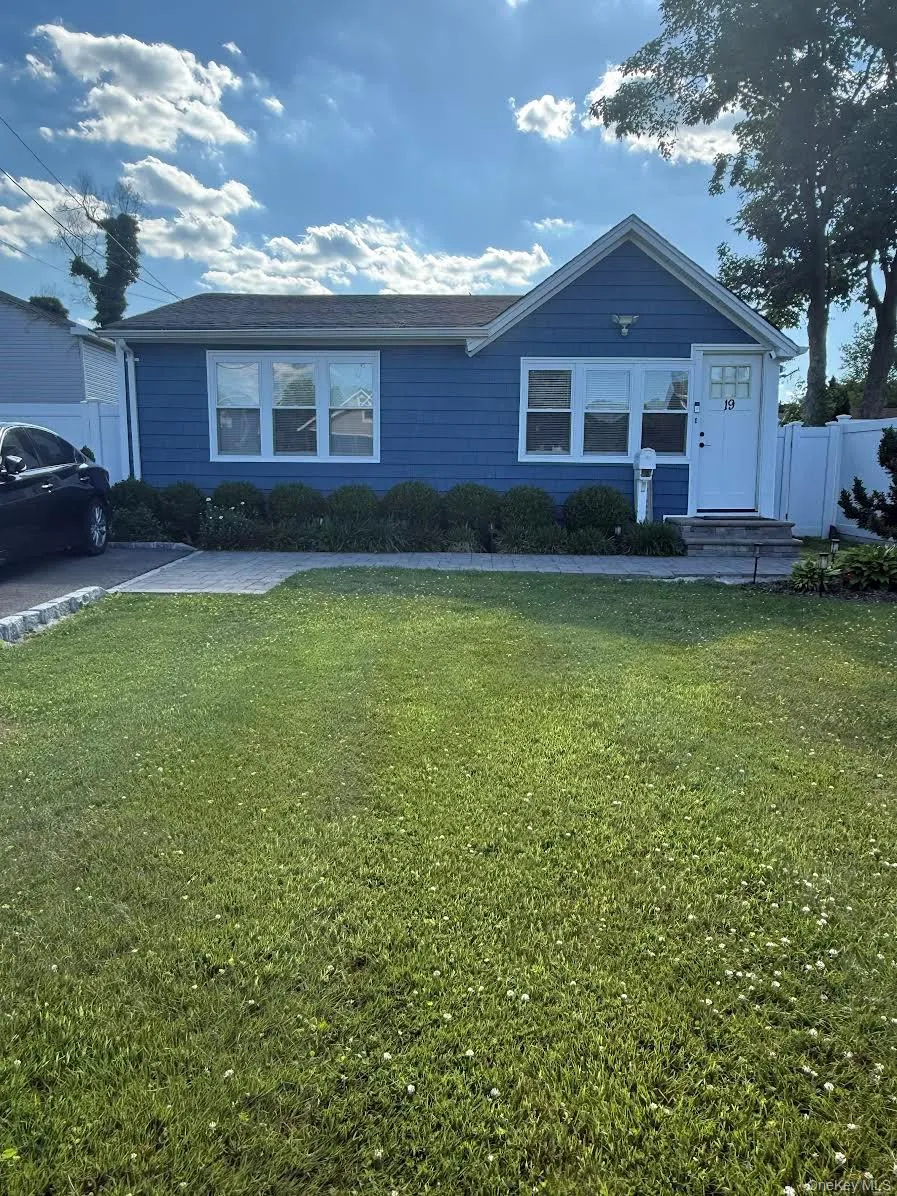 19 9th Avenue Huntington Station, NY 11746