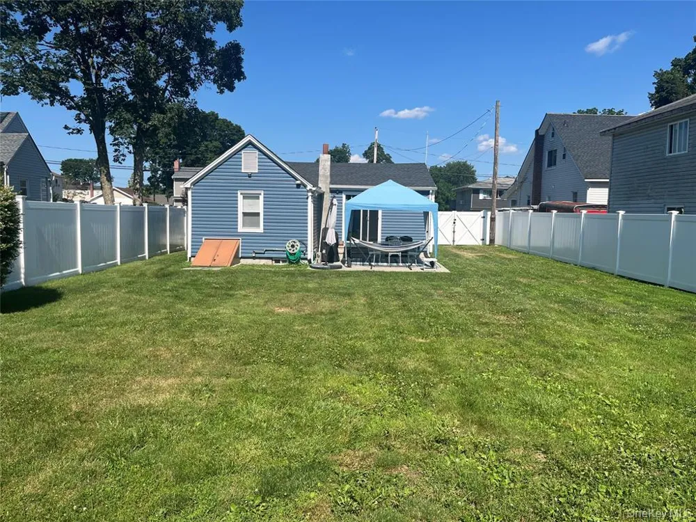 19 9th Avenue Huntington Station, NY 11746