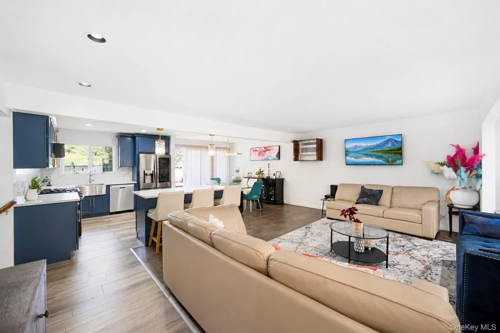 11 Verbena Court Hicksville, NY 11801