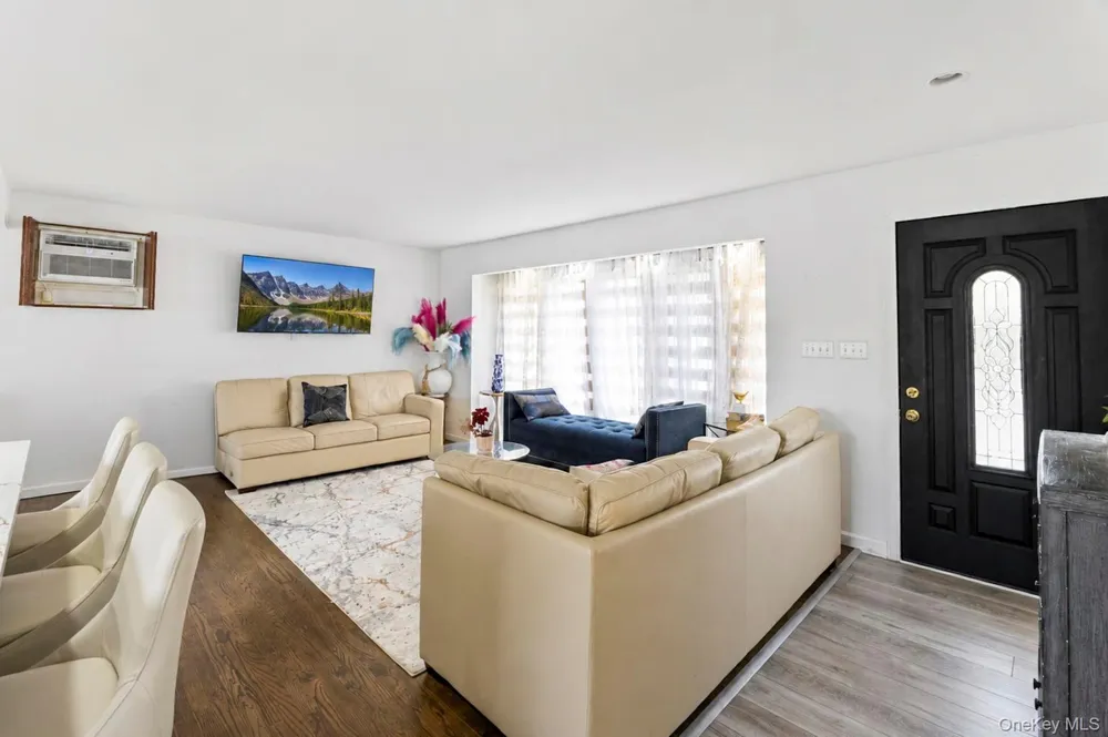 11 Verbena Court Hicksville, NY 11801