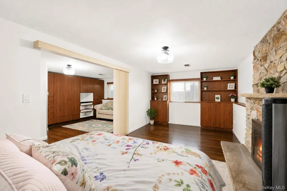 11 Verbena Court Hicksville, NY 11801