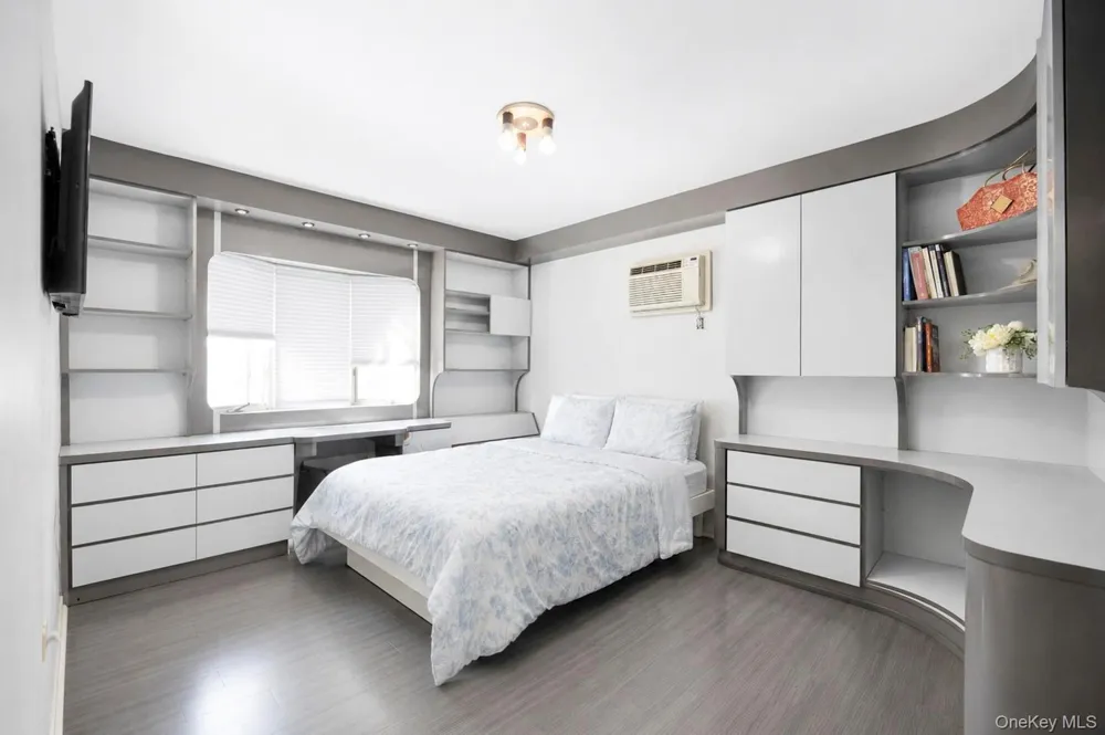 11 Verbena Court Hicksville, NY 11801