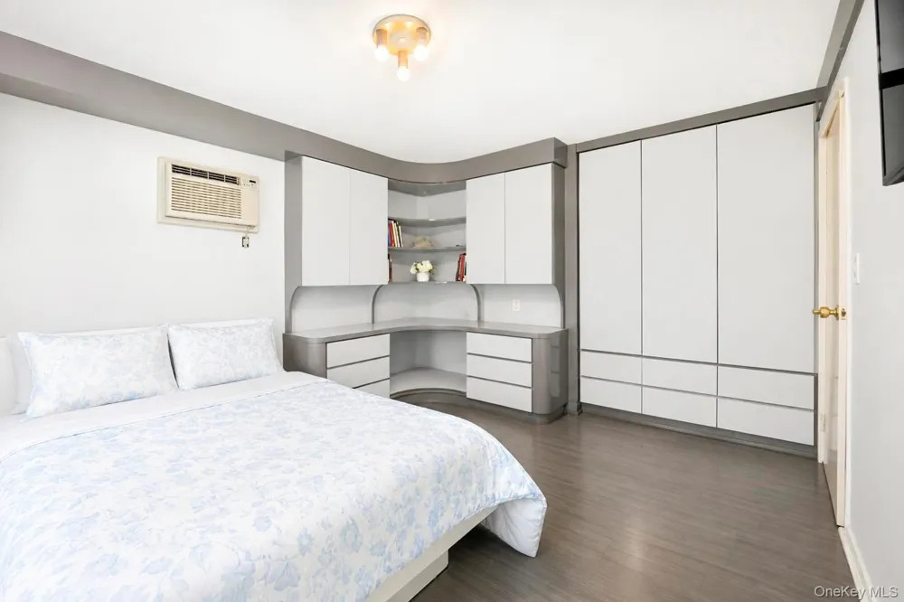11 Verbena Court Hicksville, NY 11801