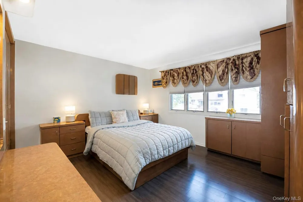 11 Verbena Court Hicksville, NY 11801