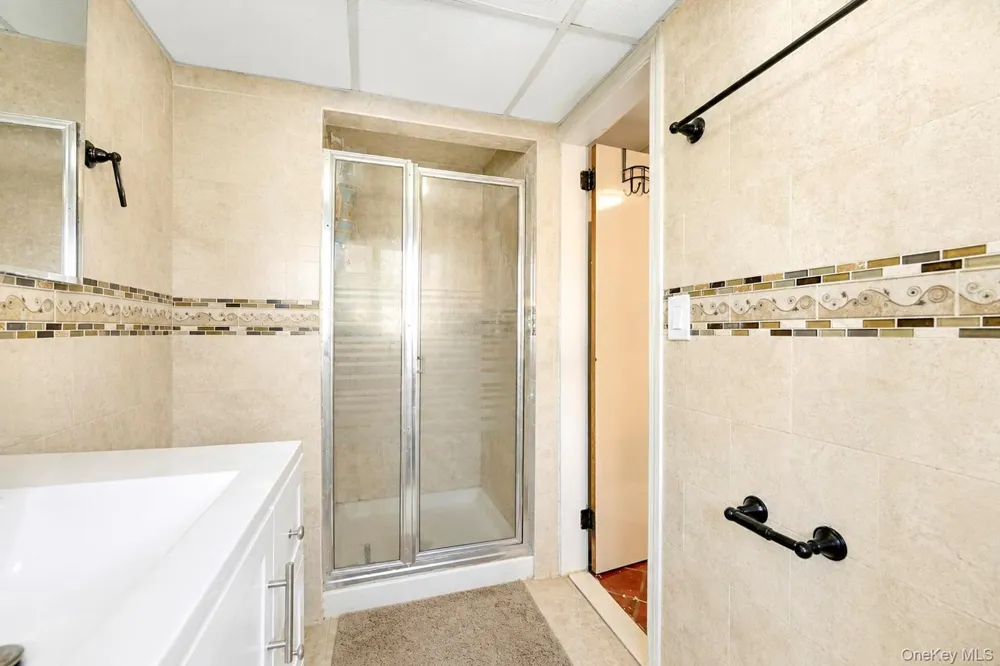 11 Verbena Court Hicksville, NY 11801